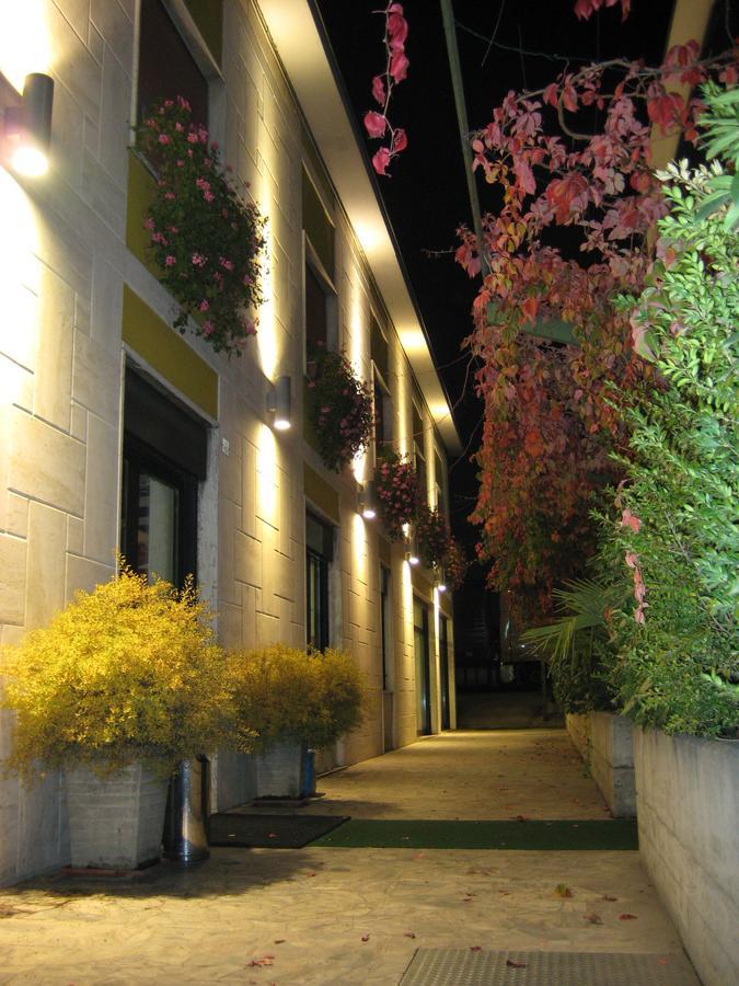 Hotel Ponte Autostrada Seriate Exterior foto